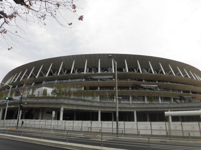 ワールドカップの決勝戦以来、約4カ月ぶりのラグビー観戦で秩父宮へ。<br />朝9時にチケット引換を済ませて試合まで2時間半をどう過ごすか?せっかく来たので、新国立競技場を見よう!そして、二十数年ぶりに訪れましたラーメンの名店ホープ軒。その後、日本オリンピックミュージアムと堪能して、秩父宮ラグビー場へ。<br />天気も良く、トップリーグの2試合を楽しく観戦しました。<br />