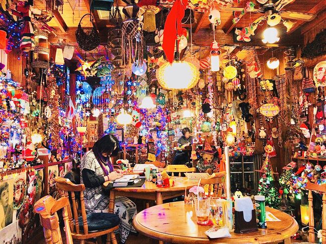 写真が足りなくて没にした旅ネタを復活することにした。なぜ没にしたのかって? そりゃあ写真足りないとフライトマイルもらえないからね。 じゃあなぜ復活する事にしたのかって? う~ん、単なるネタ切れでしょ。<br /><br />と言うわけで今回は麻生<br /><br />「麻生」は札幌地下鉄南北線の北の終着駅。<br /><br />ジモティさんも東京の麻布と混同して「アザブ」と言ってしまうほど、中々きちんと呼んでもらえない街。正しくは「ア サ ブ」、「アザブ」ではない。もちろん「アソウ」でもない。だからちょっとまぎらわしい。<br /><br />ここは地下鉄の北の外れ。だけど、そこそこの歓楽街が広がっている。今回はここ、麻生の街を数軒巡ってみたかったんだけどね‥