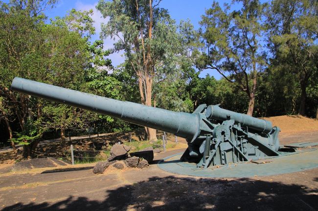 マニラ湾に浮かぶコレヒドール島には、戦時中に使われた多くの砲台や建物が残っています。<br />フレンドシップツアーという現地旅行会社にガイドツアーを申し込み、日帰りにてコレヒドールの戦いの戦跡をたどってきました。<br />コレヒドール島への行き方、ツアー代金も載せています。