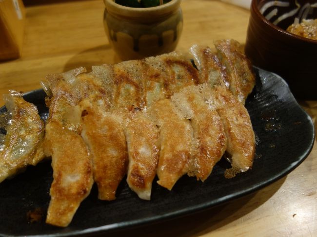 祇園に餃子の人気店があるとのことで,行きました。評判通りおいしかった。<br />でも,祇園で餃子。これが21世紀の姿なのでしょうか。
