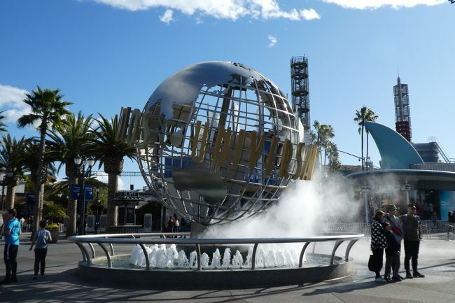 ロサンゼルス旅行5日目、月曜日<br />この日はユニバーサルスタジオハリウッドへ<br />公式営業時間 10:00~18:00<br /><br />ネットで見てると以前は公式サイトからのチケット購入とかバケーションパッケージで30分~1時間早くパークに入れる特典があったみたいだけど、現在はそういうアーリーパークインは実施していないとのことで…残念!<br /><br />でも、月曜日だから?そんな混んでなくてアーリーもEパスも要らないくらいの快適さだった☆<br /><br /><br />2/6(木) 関西国際空港 17:40発(JL60)→ロサンゼルス空港 同日10:50着<br /> Uberでアナハイムまで移動、午後からディズニーへ<br />2/7(金) アナハイムディズニー<br />2/8(土) アナハイムディズニー<br />2/9(日) PCHで朝食後、ホテルチェックアウト→Uberでユニバーサルシティへ移動<br /> ハリウッドエリア散策<br />2/10(月) ユニバーサルスタジオハリウッド<br />2/11(火) KARMEL SHUTTLEでロサンゼルス空港まで移動<br /> ロサンゼルス空港 12:45発(JL69)<br />2/12(水) 関西国際空港 18:15着