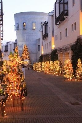 子供たちに雪遊びさせたいと思い八ヶ岳へ。<br />暖冬のせいか量も少なく硬い雪でしたが、子供たちは楽しめたようでよかったです。<br />（長女4歳、次女2歳です。）