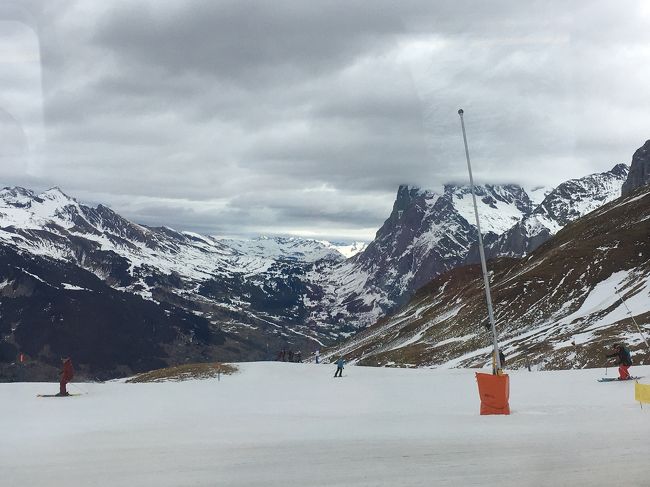 2月にスイスのユングフラワへ。<br />雪山。マイナス3度でとても寒かったが、キレイな景色だった。<br />ポストがあり、売店でハガキを買って家族に送りました。