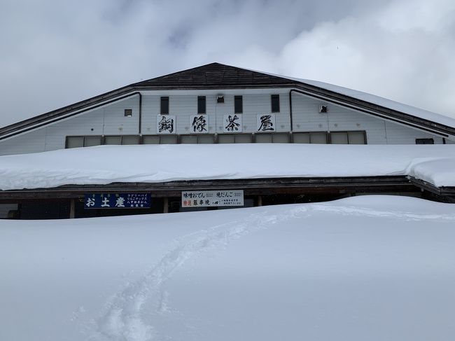 2/10　八甲田山でスノーモンスター見物と雪中行軍遭難記念像付近でのスノーシューをしました。<br /><br />八甲田山では視界が悪くて、あまり見えませんでした（涙）<br />雪中行軍遭難記念像近くでのスノーシュートレッキングは楽しかったです！