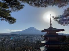 新倉山浅間神社と富士山