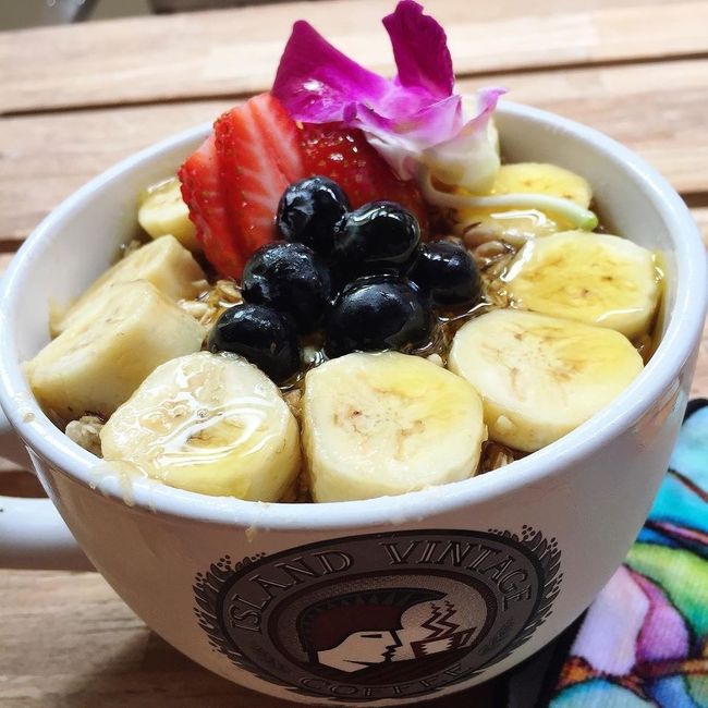 ゴールデンウィークを孫たちと過ごし、翌日ドッと疲れが出てしまい…<br />「そうだ!Hawaiiへ行こう!」<br /><br />思い立ったら早かった。<br />夫に了承得て、ネットでチケット、ホテル、シャトルだけ予約。<br />翌日には飛行機に乗ってHAWAIIへ~~<br /><br />まるっきりノープラン旅。<br />でも一人旅ですから。<br />ただただ好きな時間に好きなことをする<br />そんな充実した旅になりました。<br /><br />ハワイアン航空 エクストラコンフォート<br />クイーンカピオラニホテル宿泊<br /><br /><br />