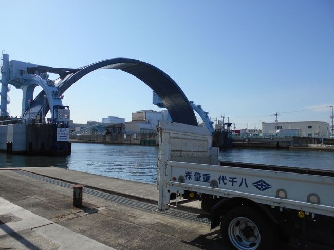 大阪市は０m地帯が多く高潮に備えて防潮水門がある。月に一回試運転として閉める。これを見学に行ってきた。なかなかのんびりとした時間を過ごすことができた。