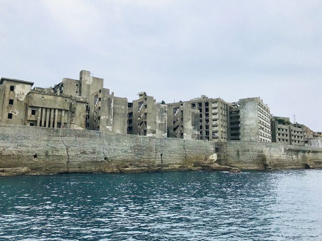 軍艦島へ行きたい!と思いつつも腰が重く早数年。<br />先日調べたときには台風被害で上陸不可になっていました。<br />行きたいときに行かないと、そもそも不可能になることもある…と最近痛切に感じているので、思い切ってやってきました、軍艦島。<br /><br />そして、こちらもいつか行こうと思っていた平戸もセットで楽しんできました。<br /><br />節約旅行なので、人生初のカプセルホテルに泊まってみます。<br />そして自分でも意外なことに、初めてのLCC!<br />かなりリーズナブルに回れました。<br /><br />1日目: 昼に長崎着、軍艦島、稲佐山<br />2日目: 平戸<br />3日目: 午前中に長崎発