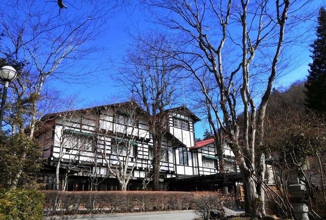 冬の軽井沢に家族旅行に行きました。<br /><br />オフシーズンなのと、新型コロナの影響で、人は驚くぐらい少なかったけど、お店の人やホテルの人はみんな親切で楽しい旅になりました。<br /><br />今度は新緑の軽井沢と雪の軽井沢でスキーでもしたいな。