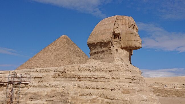(6)7日目は午前中のギザの三大ピラミッドとスフィンクス観光です。<br />午後からのエジプト考古学博物館見学と帰国編は(7)になります。<br />いよいよエジプト最終日で寂しいです。もう少し滞在したかったなと思いました。<br /><br />日程表は、(1)に記載してます。