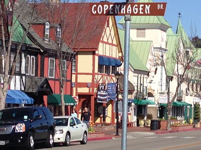 カリフォルニアのサンタバーバラ近くに、デンマーク村を発見。アメリカにいる事を忘れるくらい素敵な街でした。