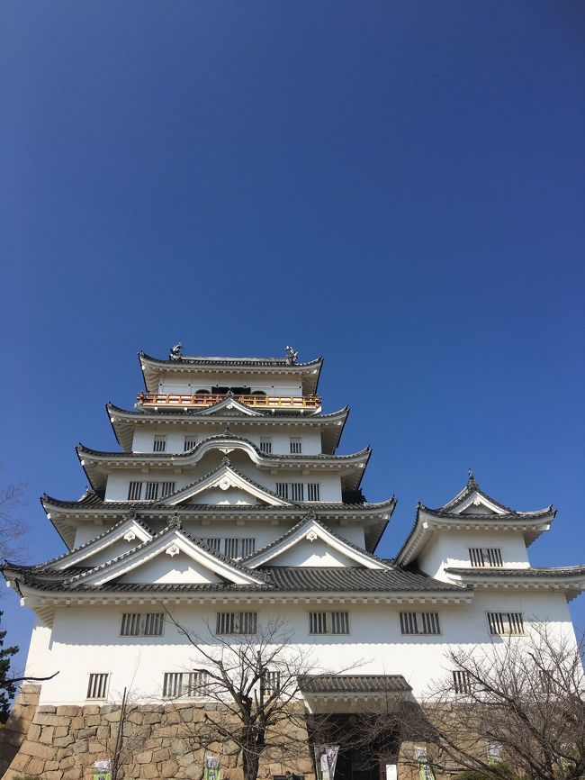 福山駅に行く機会があったので、周辺を散歩しました。<br /><br /><br />福山城→備後護国神社→ふくやま美術館のとまと喫茶<br /><br />（おまけ）<br />前日に春日池公園→KUKKA<br />に行きました。