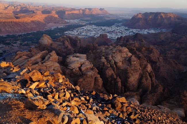 安倍首相も感銘、サウジが誇る世界遺産マダインサーレ (Madain Saleh, unveiled by Japanese PM Abe)