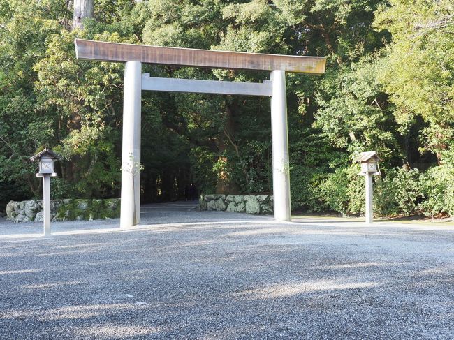 去年の9月に行く予定で延期した伊勢神宮と熱田神宮に行ってきました。1日目は熱田神宮でお参りと御朱印をもらいましたが、雨模様で熱田神宮での散策をあきらめ、名古屋に戻りお茶をしてから伊勢に移動です。2日目は朝から外宮、内宮とお参りと御朱印をもらい、おはらい町で伊勢うどんを食べてから鳥羽に移動しました。鳥羽では鳥羽湾めぐりといるか島の観光船に乗船し、ミキモト真珠島に立ち寄りました。3日目は名古屋に戻り名古屋城を散策し、味噌煮込みうどんを食べて帰宅です。そこそこ、充実した3日間でした。