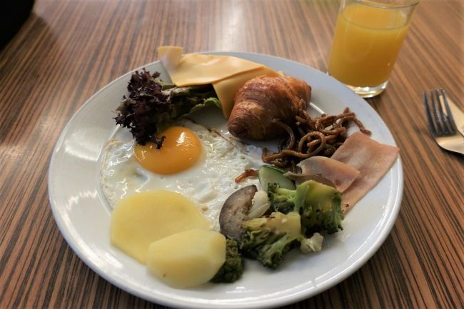 　前回のブログでは、パークロイヤルサービスドスイーツクアラルンプールの朝食の様子をご紹介しましたが、今回のブログでは、その後の少しずつ変わっていく朝食のメニューの中で、変わったものだけをご紹介していきます。今回掲載した以外の朝食のメニューについては、私のブログで詳細に記載しておりますので、よろしければ是非ご覧ください。こちらです→https://familytravel.hateblo.jp/