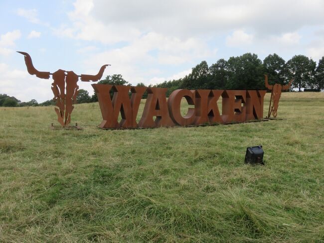帰ってきましたWACKEN!!<br /><br /><br />WACKEN OPEN AIR参戦は<br /><br />今回で6回目!!<br /><br /><br />ウィーンの超短時間トランジットや<br /><br />ジャブ程度の交通トラブル(遅延・迷子)あれども<br /><br />どうってことない<br /><br /><br />やはり勝手知ったるWACKEN!!<br /><br />さあ今年もメタル三昧の始まりです!!<br /><br />