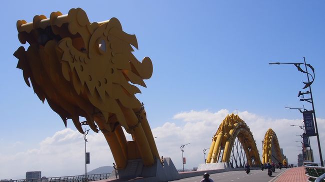 2月25日(火)です。<br />今日はダナン市内を散策します。<br />あまり遠出はせず、ホテル周辺を徒歩でブラブラして早めのお土産などの買い物。<br />時間があればホテルでゆっくりする予定です。<br /><br />ダナン博物館<br />ハン市場<br />SOAN HA<br />チェークンディンフエ<br />ソンハン橋<br />ビンコムプラザ<br />ロン橋<br />DHCマリーナ<br />Pheva<br />コムガーアンハーイ<br />ミークアン1A<br />Đ?ng Ti?n Bakery(バインミー)<br />ダナンスーベニア&カフェ <br /><br />