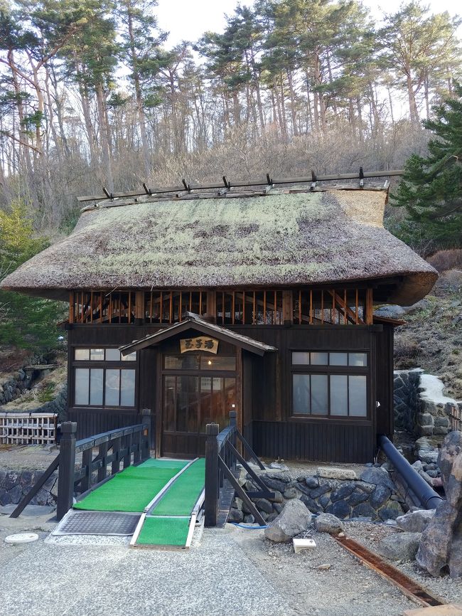 今月上旬に　夫と山形県の肘折温泉へ行きました<br />でもまだ平日2連休が　あるんだよね<br />でも鳴子温泉は　行ったばかりだし・・・<br />検索すると　ええっ憧れのあのお宿が楽天セールに!!<br />なんと20%off<br />前まで一人では泊まれなかったはず　ですが<br />予約が可能になってます　コロナの影響かな<br />これは　行くしかない<br /><br />3/5日に　1.000円引きクーポンを使って<br />11.320円−500ポイント使用で予約しました<br />昔勧められて　日帰りで訪れた事がありますが<br />宿泊は初めてです　とても楽しみです