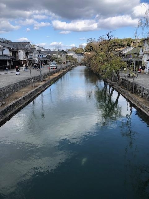 昨年の「どこかにマイル」での意外性の旅にはまってしまい、今年もどこかにマイルを利用してみました。<br /><br />候補は、「徳島」「香川」「秋田」そして「広島」。<br /><br />結果、一番地味だと考えていた広島に。<br /><br />では、ウサギと触れ合おう！　ということで野菜をカットして持ってゆき、ついでに瀬戸内の美味しい物や倉敷美観地区まで堪能しようと欲張りな旅になりました。<br /><br />これは、その岡山倉敷篇です。