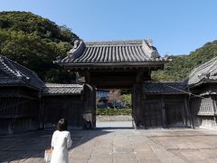 ０６．早春の鹿児島2泊　ワンズレンタカー鹿児島空港店　鹿児島空港～仙厳園のドライブ　仙厳園その１　示現流・自顕流兵法　正門