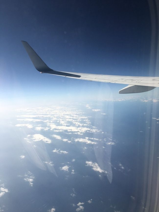 とにかく、「お疲れ様」と自分を労うために、青い空と海を満喫しにいく、そんな目的で計画を立てました。万全の準備で、いざ!出発!