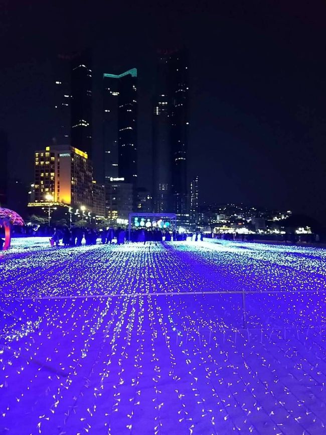 家族で年越しを韓国で過ごしました♪<br />フォートラベルのお陰で…<br />いつも快適な旅行で助かっております!<br />コロナの影響で 今は大変な状態に なってますが… <br />落ち着いたら またフォートラベルで御世話になり…<br />また楽しい旅行に行きたいと思います。