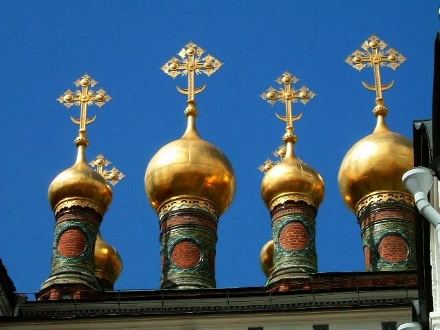 ロシア9日間のツアーに参加し、モスクワ、サンクト・ペテルブルグを廻りました。<br />第1日:関空-ソウル-モスクワ<br />第2日:モスクワ市内観光(赤の広場、聖ワシリー聖堂、地下鉄、ノヴォデヴィッチ修道院、ヴァラビョーイの丘)<br />第3日:クレムリン、ウスペンスキー聖堂、トレチャコフ美術館<br />第4日:スズダリとウラジミール見学。夜行列車で、サンクトペテルブルクへ<br />第5日:サンクトペテルブルク(ピヨートル夏の宮殿、聖イサク寺院)<br />第6日:エカテリーナ宮殿、血の上の教会、ロシアン・バレー<br />第7日:エルミタージュ美術館、フォークダンス・ショー<br />第8日:モスクワへ空路移動、モスクワ川遊覧、グム百貨店、カザン大聖堂 →帰国<br />