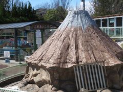 車デビュー敢行！甲府市遊亀公園附属動物園（前編）桜開花の公園内と雪富士が美しかったレトロな動物園＆偶然見つけた里の駅で山梨土産を大人買い