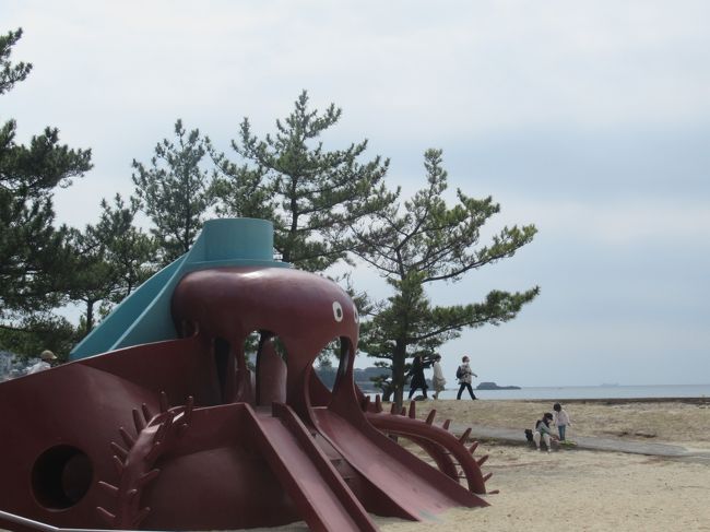 貯まったマイルを利用して、さてどこに行こう?となり、<br />初めて和歌山県を訪ねることにしました。<br />初日は街歩き、夜から現地に住む友人に合流してもらい、<br />2日目は念願の熊野三山詣でをすることができました。<br /><br />2日間の行程の1日目です。<br /><br />(1)https://4travel.jp/travelogue/11611139<br />(2)https://4travel.jp/travelogue/11611150<br />(3)https://4travel.jp/travelogue/11611155<br />(4)https://4travel.jp/travelogue/11611157