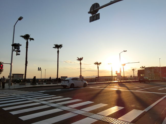 海と夕日がみたくて。<br />子供の春休みに江ノ島へいきました。<br />子供二人にわんこ。<br />やっぱりバタバタです。<br />でもいい思い出が作れました。<br />次は夏にいこう!