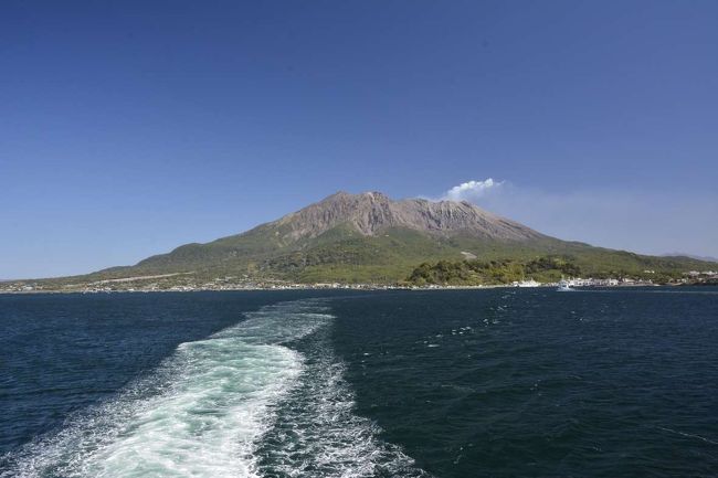 中学生の時に新聞で読んだ十島汽船、ピーチの奄美大島就航で40年の歳月が流れ乗船機会に恵まれました。<br />今日は桜島を中心に散策し、21時過ぎに十島フェリー乗り場に向かいます。<br /><br />【行程表】<br />・3月19日(木):<br /> 関西空港発13時25分(MM197)→鹿児島空港着14時40分<br /> 東横イン鹿児島中央東口泊<br />・3月20日(金):<br /> 桜島など観光<br /> 鹿児島港23時発(乗船は21時から、十島フェリー)→<br /> 名瀬港着14時45分<br /> 船中泊 <br />・3月21日(土):<br /> Guest house Halemakana泊<br />・3月22日(日):雨<br /> 奄美大島観光<br /> Guest house Halemakana泊<br />・3月23日(月):<br /> 加計呂麻島観光<br /> Guest house Halemakana泊<br />・3月24日(火):<br /> 奄美大島空港発16時45分(MM206)→関西空港着18時15分