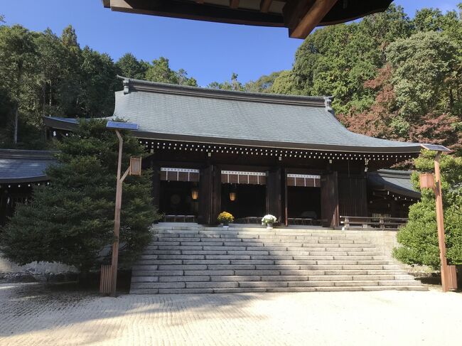 2019年11月に関西へ行ってきました。<br />今回の目的地はメインは比叡山です。<br />1泊2日での旅でバタバタしたところもありましたが<br />天気も良かったので快適な旅行になりました。<br /><br />11月8日(金)<br />羽田ー伊丹ー大津(近江神宮・近江京など)-比叡山ー京都市内(夜の観光バス) ホテルドルフ別邸御所西 泊<br />11月9日(土)<br />京都市内ー大津坂本ー京都市内(天下一品本店)-神戸空港ー羽田
