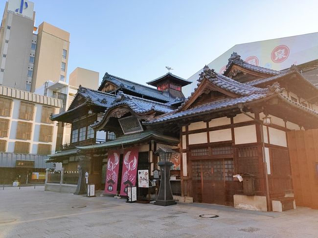 仕事で松山出張が入りました。<br />半日で済む予定なので当初日帰り予定だったのですが、ちょっぴり残っていた有給を消化するという名目で上司にだめもとで翌日も休みを取っていいか確認したところ…<br />あっさり「いいよ」との返答が!<br />航空券代は経費で落とすから、ホテルは自費でね~とのこと。こんなに話の分かる上司だったのか!<br /><br />ありがたく松山&道後温泉満喫させていただきました<br />もちろん仕事ファーストで!(笑)