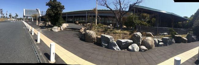 東名阪道から伊勢湾道に移り、電話をするために湾岸長島PAに入る。<br />ここはナガシマスパーランドが近くに見えるが、PAからは入れません。<br />足の血行促進に良いモノを発見。<br />