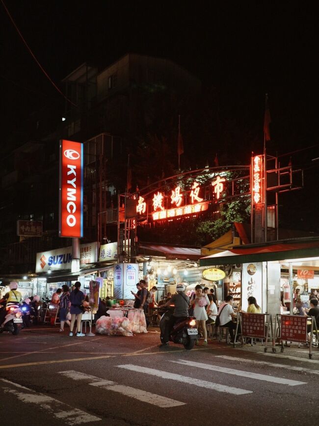 夏休み最後に母、伯母、従姉妹と四人で台北へ。一年前の札幌旅以来の四人旅。暖かい今の時期にしか食べられない冰讚のマンゴーかき氷、夜市の屋台グルメ、ひとりっPの旅行記を読んで食べたくなった水餃子…。夏の終わりに台湾グルメを食べ尽くす旅の始まり!