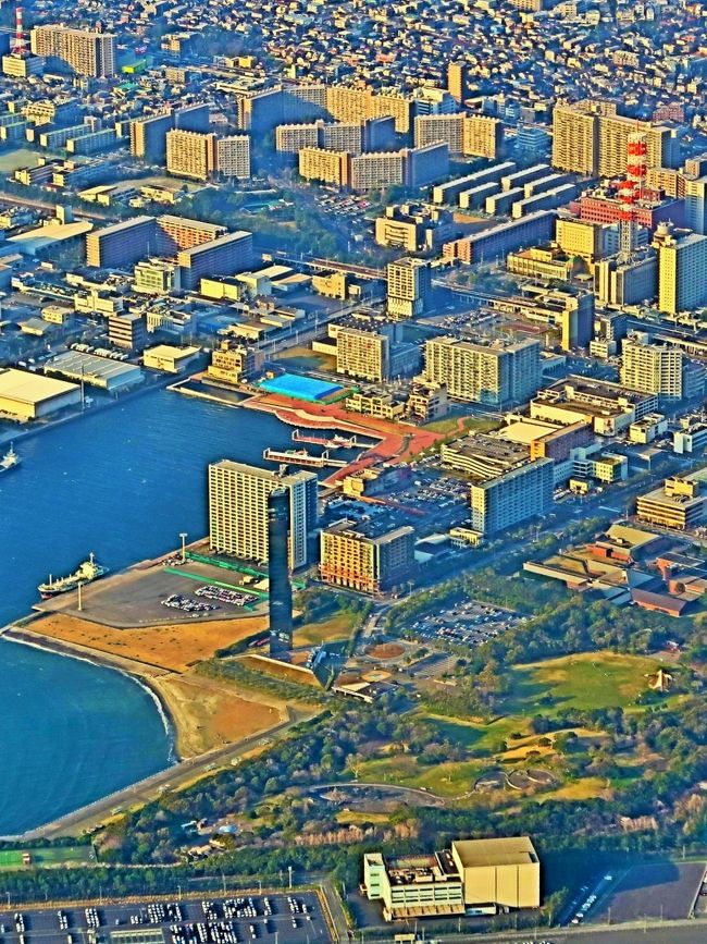 千葉港(ちばこう)は、千葉県千葉市(千葉港区の拠点「千葉港)および船橋市(葛南港区の拠点「船橋港」)を主とし、市川市、習志野市、市原市、袖ケ浦市に跨る港湾法上の国際拠点港湾である。港則法上の特定港に指定されており、日本三大港湾、日本三大貿易港に含まれる。港湾管理者は千葉県。 京葉工業地帯の拠点港であり、貨物取扱量においては全国第1位、世界第6位の実績を持つほか、貿易額および入港船舶総トン数は全国第4位、入港船舶隻数は第6位、港湾空間規模は日本一である。日本屈指の工場夜景都市として日本8大工場夜景(千葉市)に選定されている。千葉中央港旅客船桟橋の隣接地には旅客ターミナル等複合施設「ケーズハーバー」が整備され、みなとオアシスに指定されている。(フリー百科事典『ウィキペディア(Wikipedia)』より引用)巡航速度とは、航空機や船舶、車両などの速度で、燃料の消費効率が最も良い状態で移動(巡航)できる値。通常時の移動に用いられる、経済速度。 (フリー百科事典『ウィキペディア(Wikipedia)』より引用)みちのくの絶景と青森の名湯・伝統芸能 酸ヶ湯温泉と五能線・鶴の舞橋 3日間 クラブツーリズム 3日目 3月19日(木) 大鰐温泉--【移動:約50分】-黒石(こみせ通りを散策)【滞在:約40分】--【移動:約20分】--【移動:約30分】--酸ヶ湯温泉(東北を代表する秘湯)【滞在:約50分】--津軽伝承工芸館【滞在:約40分】--【移動:約60分】-青森空港(15:15発)- -日本航空146便--羽田空港(16:40着)