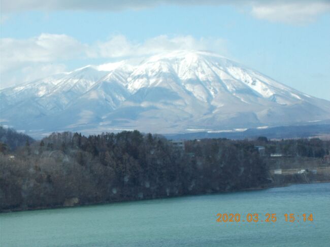 妻と東北・岩手県盛岡市に行って来ました。<br /><br />令和2年3月25日(木)から27日(土)の2泊3日です。<br /><br />目的は東北の温泉。<br /><br />盛岡のそばを食べること。<br /><br />盛岡の美しい景色を見ることです。<br /><br />ドラマ 壬生義士伝で吉村貫一郎(渡辺謙さん)は <br /><br />『南部盛岡は日の本一の美しい国にでござりやんす。<br /><br />西に岩手山、南には早池峰山(はやちねさん)。<br /><br />城下を流れる中津川は桜の馬場の下で北上川に合わさって、<br /><br />まさに、まさに絵に描いたような美しき国にござりやんす。』<br /><br />と言っています。<br />