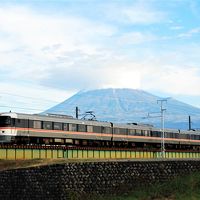 富士山をバックに？走る鉄道を撮る