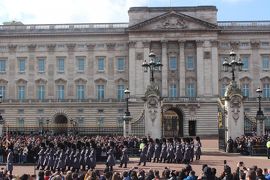 ロンドン　街歩き　衛兵交代式からロンドン塔へ