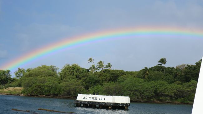 今回宿泊をアラモアナホテルにしたのは<br />アラモアナショッピングセンターから<br />いろいろな方面にバスが出ているので<br />去年来た時に作成したシニアパスを利用すると<br />1か月６ドルで乗り放題になるので<br />バスの利用に便利だからです。<br />今日はアリゾナ記念館にバスで行きます