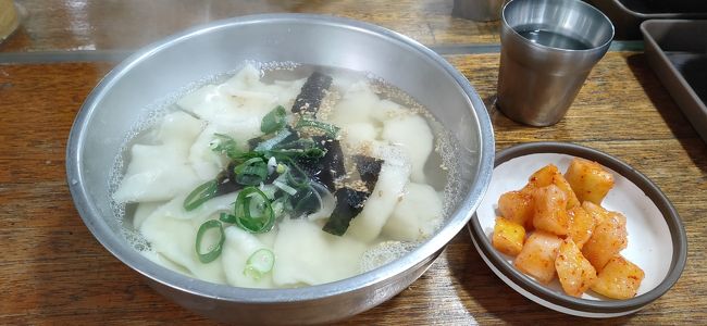 毎月のように釜山を絡めて旅をしていましたが、今後の見通しはなんとも言えない状況になりました。<br /><br /><br />今回はGWに多良間島に行くために購入した釜山発券・・・その多良間島行きも見通しが・・・<br /><br />新型コロナウイルス感染症が世界で広まり始めた頃、まだ大邱での感染が確認される前の釜山ですが、自分はもとより接する皆さんマスク着用でした。<br />相変わらずの事務処理的ですが、ちょっとだけ釜山グルメを楽しんできました。<br /><br /><br />今回の航空券<br /><br />バンコク行きをダブルFOP修行に繋げるために購入<br />釜山→成田/羽田→那覇→羽田/成田→釜山の最終の区間(V/Y/Y/O 463,400ウォン)<br /><br />GWに多良間島行くために購入<br />釜山→成田/羽田→那覇→羽田/成田→釜山の最初の区間(V/Y/Y/O 463,100ウォン)<br /><br />56,752+8,000(Bonus)+464+864=67,008FOP