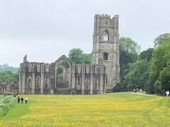 世界遺産ファンテンズ・アビーと 世界遺産ソルテアと 湖水地方のウインダミアに行く。