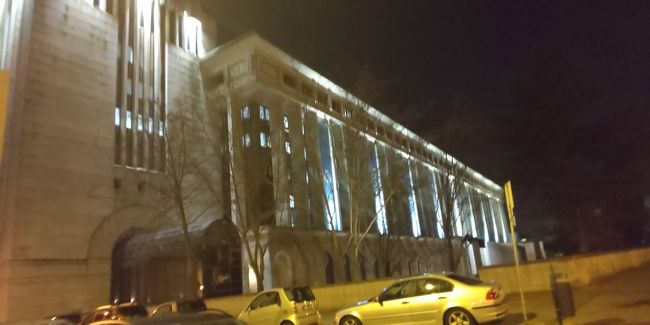 なんとなんとアイルランドでの留学中にまた海外へ行きたいと思ってしまい、急遽気分で航空券を買ってしまいました。場所はポルトガルのリスボンです!!まさかポルトガルに行くなんて夢にも思いませんでした。ポルトガルはアイルランドとは違ってまるで南国のごとく暖かい気候でした。コートは全然要らなかったです。そして街並みはアイルランドとは全く違いました。まさにヨーロッパを感じさせるような雰囲気でした。今回の旅行記は1日目とまだ観光をしていない段階ですが自分の記録を見て頂けたらと思います。空港から宿まで歩いて約1時間とそこまで時間がかかるわけではなかったので歩いて街を冒険しましたが、やはり疲れてしまいました(笑)。