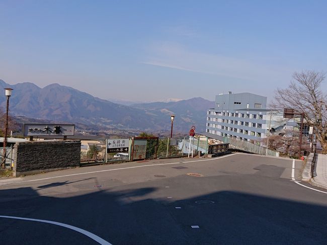 伊香保と言えばホテル木暮に泊まってみたいと、<br />以前から思っていましたが、予約しようとするといつも満室で<br />なかなか泊まる事が出来なかったので、<br />早めに予約をしておいて、やっとの事で実現出来ました!<br />お風呂が色々とあってゆったりと楽しんで来ました。<br />でも1泊では入り足りないな~。<br /><br /><1日目><br /><br />・道の駅『こもち』<br />・石階段<br /><br />宿:ホテル木暮<br /><br /><2日目><br /><br />・榛名山ロープウェイ<br />・保渡田八幡塚古墳<br />・かみつけの里博物館