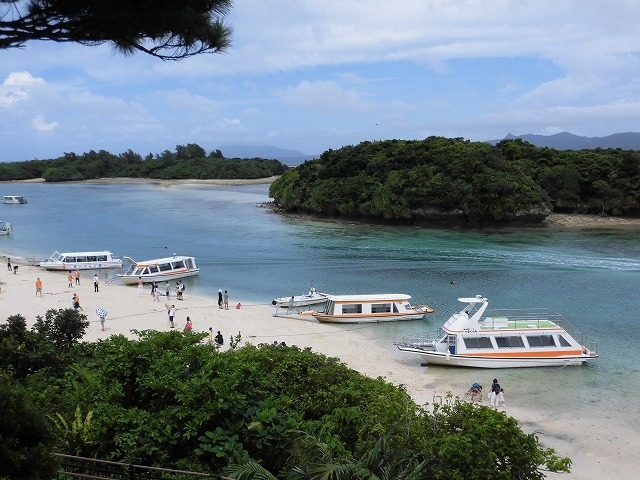 我が家の遅めの夏休み。<br />8/30~9/2の3泊4日で石垣島へ行ってきました!<br /><br />一度、訪れてみたかった夏の沖縄。でも、夏の沖縄は台風が心配ですよね。<br />ここ数年、沖縄が候補に挙がるものの、なかなか踏ん切りがつかなかったのですが、<br />お天気は心配しても仕方ないので行ってみることに!<br /><br />3泊4日、3日目は何度かスコールもありましたが、<br />全体的にはお天気にも恵まれ、楽しい旅行となりました。やっぱり沖縄は最高さぁ。<br />