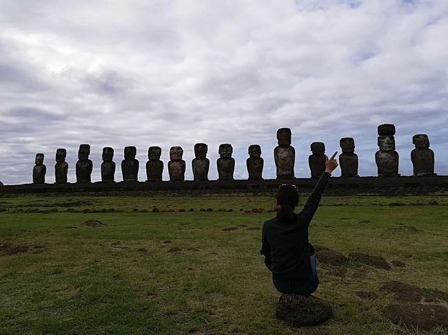 世界一周のときに候補からはずしたイースター島。遠くて行く機会をつくるのが容易ではないので今回の旅に加えました。<br />モアイ像に特別興味があったわけでもないのですが行ってみるととても惹かれました。風と太陽と海とモアイ像。イースター島最高です。生きているうちにもう一度行きたいです。<br /><br />082 Nagoya(8:24/18 JL30)→Narita(9:30)<br /> JL0407 Narita(11:25)→Frankfurt(16:30)<br />4/19 LA705 Frankfurt(19:25)→Santiago(+1 7:35)<br />4/20 LA436 Santiago(13:25)→Calama(15:31)<br />4/27 OB303 Uyuni(9:30)→La Paz(10:30)<br />4/28 LA893 La Paz(9:28)→Santiago(12:21)<br />5/2 LA841 Santiago(9:30→)Rapa Nui(12:55)<br />5/5 LA842 Rapa Nui(14:55)→Santiago(21:35)<br />5/6 LA712 Santiago(13:45)→Sao Paulo(18:35)<br /> LA8070 Sao Paulo(23:55)→Frankfurt(+1 16:50)<br />5/12 FR7602 Bremen(21:10)→Vilinius<br />5/18 AY1072 Riga(10:15)→Helsinki(11:10)<br />5/20 JL0414 Helsinki(17:35)→Narita(+1 9:05)<br />5/21 JL3083 Narita(10:25)→Nagoya(11:35)<br /><br />