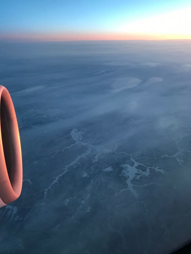 シャルルドゴール空港を定時に出発。<br />次の日のお昼頃1時間早く羽田に到着。<br />箱崎バスターミナル行きのバスと<br />タクシーを乗り継いで、1時間もせずに我が家に<br />無事帰宅。楽しかったパリ滞在旅行も終了!<br />