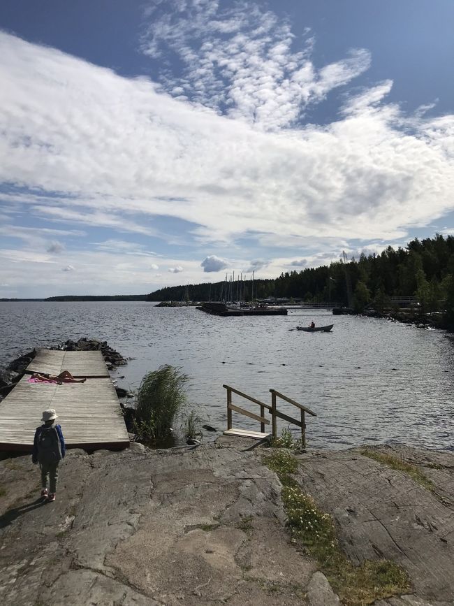 2019年7月、フィンランドのタンペレとヘルシンキを訪れました。<br />8回目のフィンランド！<br /><br />タンペレ3日目<br /><br />タンペレ最終日のこの日は、自由に使えるたき火エリアに行ってマッカラ(ソーセージ)を焼きたい！ということで湖に行ってきました。<br />ツイッターでいろいろと現地情報を教えてくれた親切なタンペレ在住の日本人の方が、ローカルの人しかなかなか行かないということで紹介してくれました。<br />午後は電車までの時間を使ってタンペレ観光。<br />そのあといよいよヘルシンキに移動です。