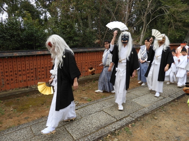 京都の節分祭<br />いろんな寺院や神社で節分祭が行われますがやはりつい好きな寺社仏閣に行ってしまいます。<br />今回は　東福寺光明院→東福寺山内→金戒光明寺→真如堂→宗忠神社→吉田神社→竹中稲荷神社→平安神宮となります。<br /><br />この日は通勤電車を避けるため時間を遅めに自宅を出発<br />歩けるところはなるべく歩くと考えて行動いたしました。<br />