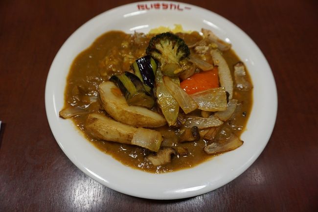 松山に帰省する時に、徳島によってみました。<br />画像は、だいきちカレー＠ポッポ街商店街にてです。<br /><br />過去の徳島・徳島市旅行記。<br /><br />徳島旅行記～2019 徳島市編～その1<br />https://4travel.jp/travelogue/11567726<br /><br />徳島旅行記～2019 徳島市編～その2<br />https://4travel.jp/travelogue/11567727<br /><br />徳島旅行記～2019 徳島市編～その3<br />https://4travel.jp/travelogue/11570032<br /><br />徳島旅行記～2015-2 徳島市編～<br />https://4travel.jp/travelogue/11047023<br /><br />徳島旅行記～2015 徳島市編～<br />http://4travel.jp/travelogue/11020781